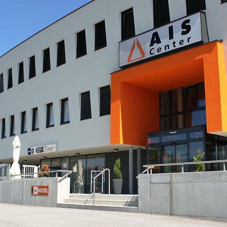 Ais Center Hotel Волфсберг Екстериор снимка